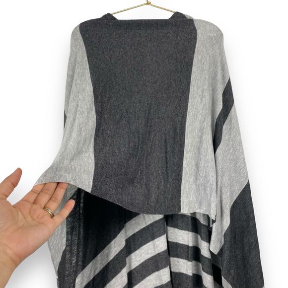 STYLUS Striped Womans Gray Poncho Knit Cardigan w/ Buttons Front‎ S/M  0022 - Picture 6 of 6